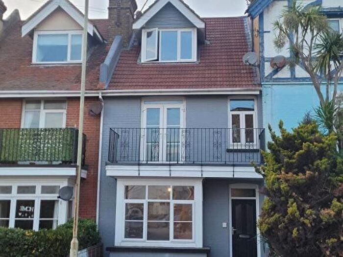 2 Bedroom Flat To Rent In Sea Street, Herne Bay, Kent, CT6