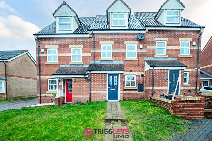 3 Bedroom Town House For Sale In Roebuck Ridge, Jump, Barnsley, S74