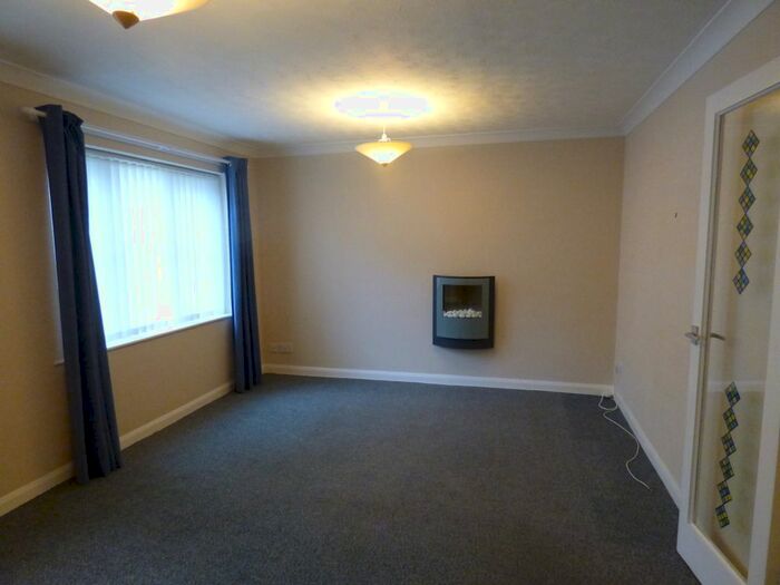 2 Bedroom Flat To Rent In Beach Street, Dawlish, EX7