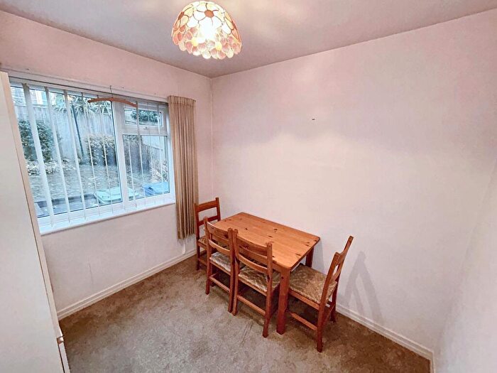 2 Bedroom Flat For Sale In Earlswood Park, Gateshead, Tyne And Wear, NE9