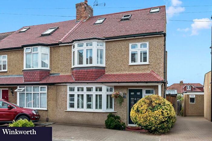 4 Bedroom Semi Detached House For Sale In Kingsdown Road, Cheam, Sutton, SM3
