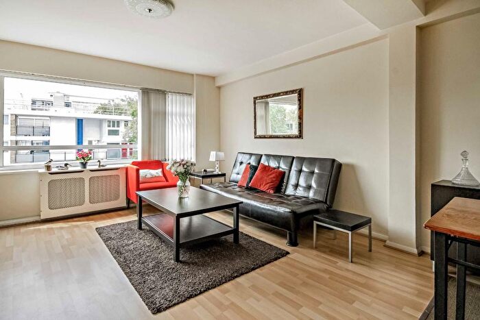 1 Bedroom Flat To Rent In Grosvenor Road, Pimlico, SW1V