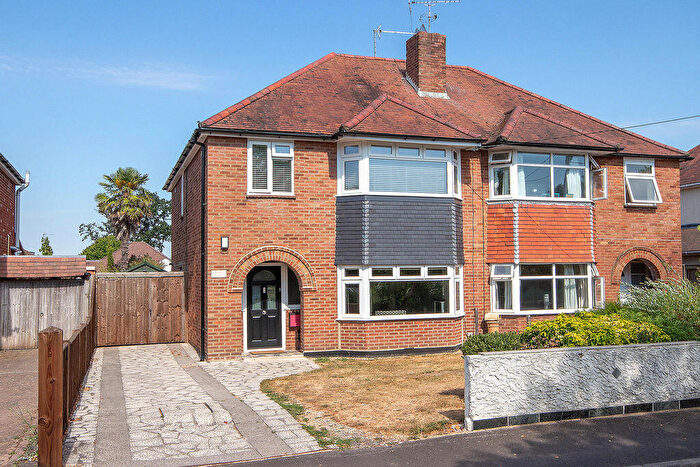 3 Bedroom Semi Detached House For Sale In Salisbury Road, Totton, SO40