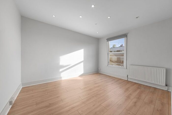 4 Bedroom Maisonette To Rent In Lordship Lane, Wood Green, N22