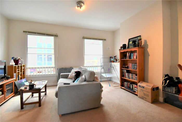 2 Bedroom Flat To Rent In Queen Street, Maidenhead, Berkshire, SL6
