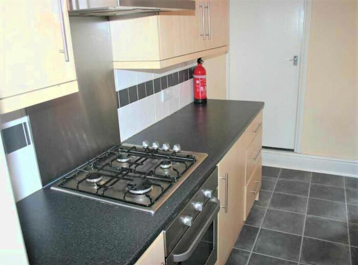 3 Bedroom Semi-Detached House To Rent In Dawlish Road, Selly Oak, Birmingham, B29