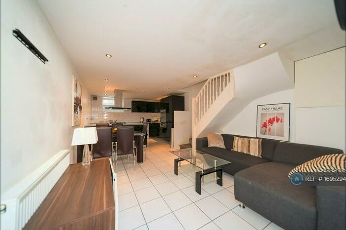 4 Bedroom Terraced House To Rent In Parfett Street, London, E1