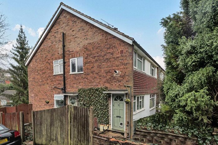 2 Bedroom Flat For Sale In Stafford Close, Caterham, CR3