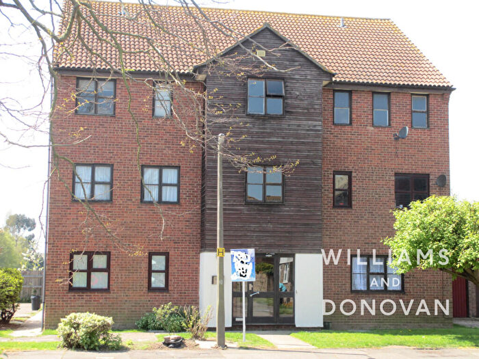 Studio To Rent In Herongate, Shoeburyness, SS3