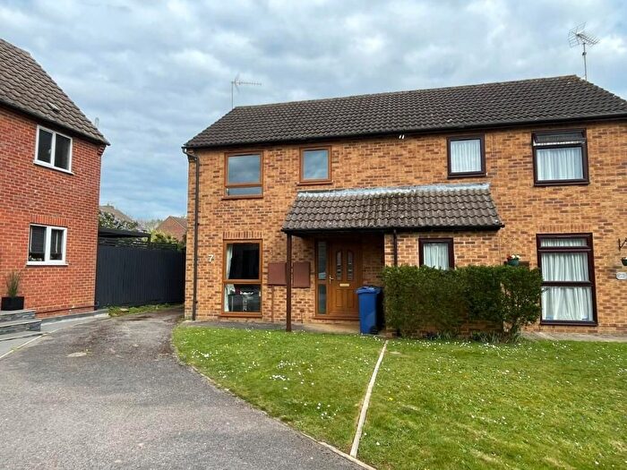 3 Bedroom Semi Detached House For Sale In Banbury, Oxfordshire, OX16