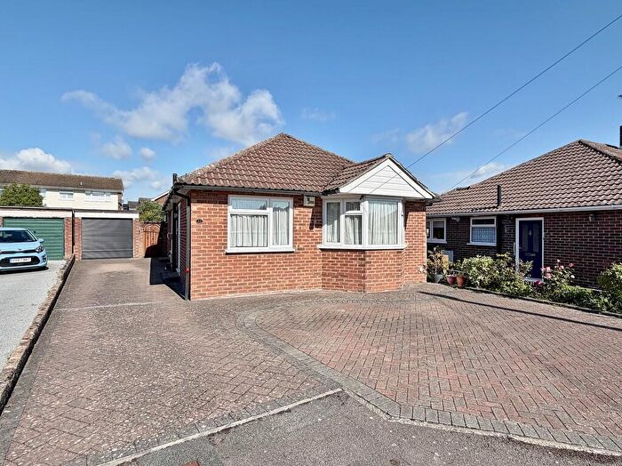 2 Bedroom Detached Bungalow For Sale In Barnwood Road, Fareham, PO15