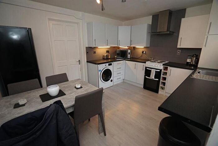 2 Bedroom Town House To Rent In Croxton Walk, Horwich, Bolton, BL6