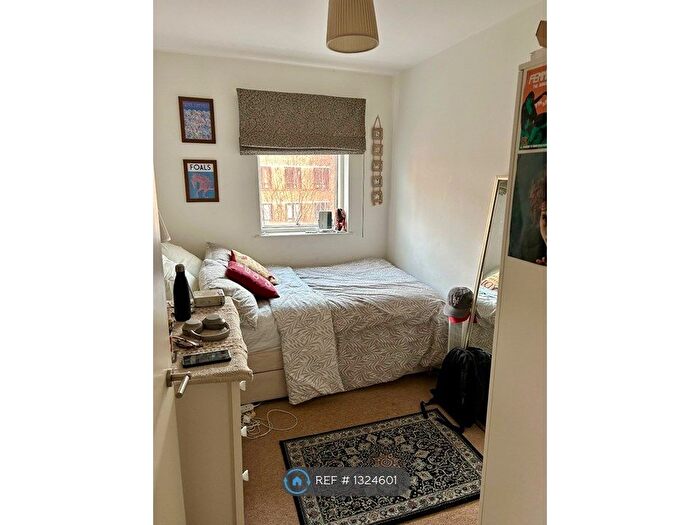 2 Bedroom Flat To Rent In Dunn Street, London, E8