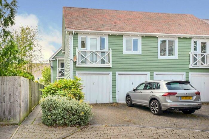 2 Bedroom Flat To Rent In Lambe Close, Snodland, ME6