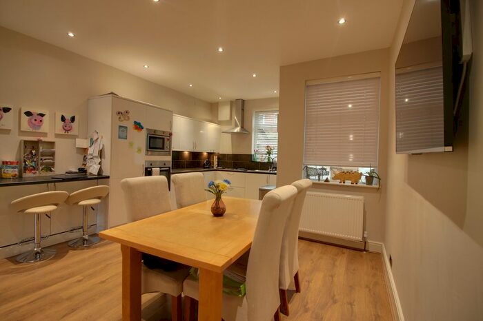 2 Bedroom Terraced House To Rent In West Grove, Sale M33