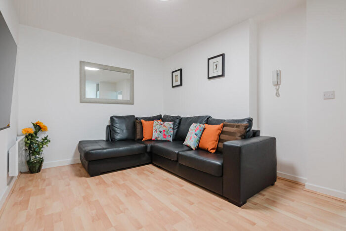 4 Bedroom Apartment To Rent In Willow Court, Levenshulme, M14