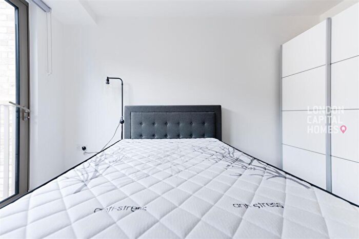 2 Bedroom Apartment To Rent In Western Gateway, London, E16