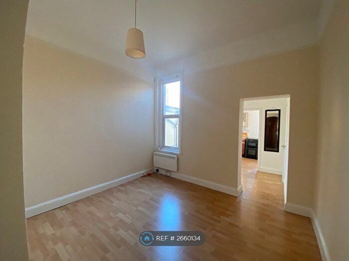 1 Bedroom Flat To Rent In Elphinstone Road, Southsea, PO5