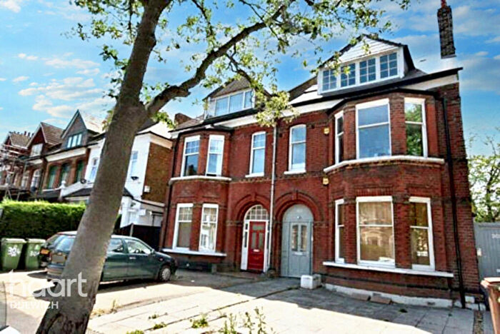 2 Bedroom Apartment For Sale In Lordship Lane, London, SE22