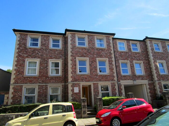 3 Bedroom Flat To Rent In - Alma Vale Road, Clifton, BS8