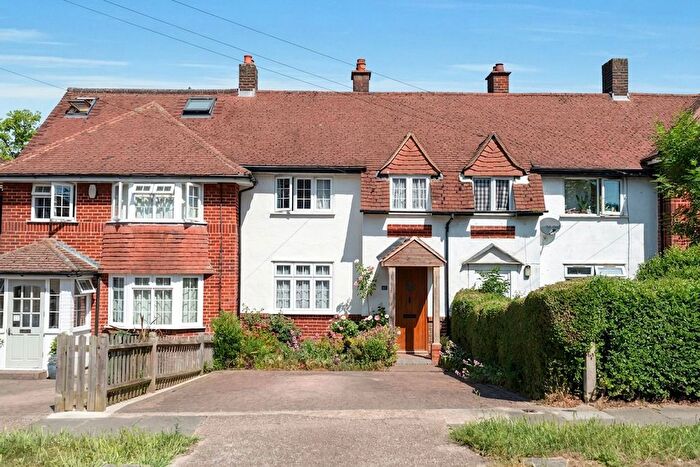 3 Bedroom Terraced House For Sale In Chapel Way, Epsom, KT18