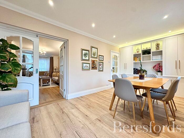 4 Bedroom Semi-detached House For Sale In Warren Drive, Hornchurch, RM12