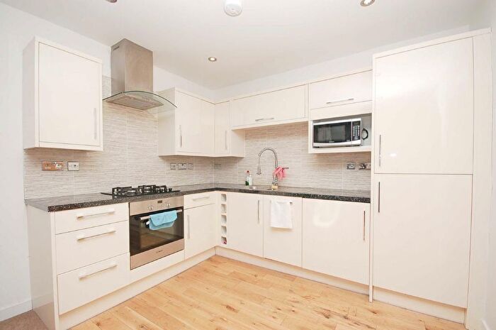 3 Bedroom Flat To Rent In St. Helena Road, London, SE16