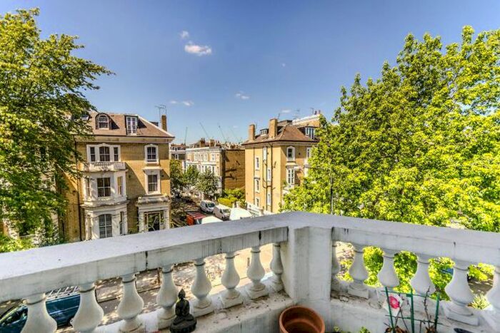 3 Bedroom Flat To Rent In Redcliffe Gardens, Chelsea, London, SW10