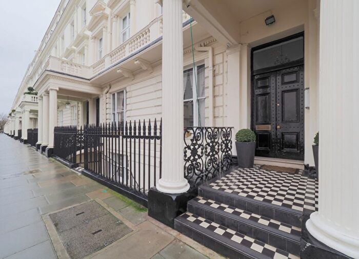 3 Bedroom Flat To Rent In Randolph Avenue, London, W9