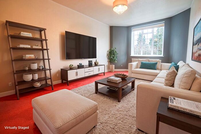 2 Bedroom Apartment For Sale In Stoneygate Court, Stoneygate, Leicester, LE2