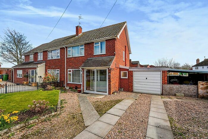 3 Bedroom Semi-Detached House For Sale In Brookedale, Harvington, Evesham, WR11