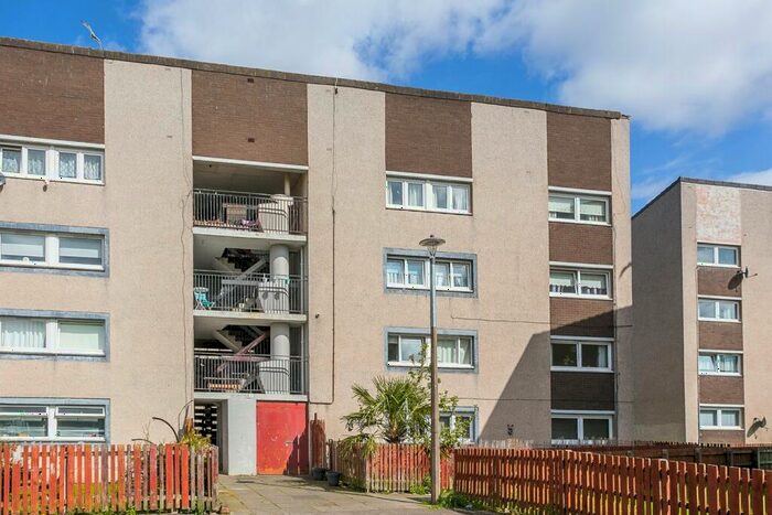 3 Bedroom Flat For Sale In Calder Grove, Edinburgh, EH11