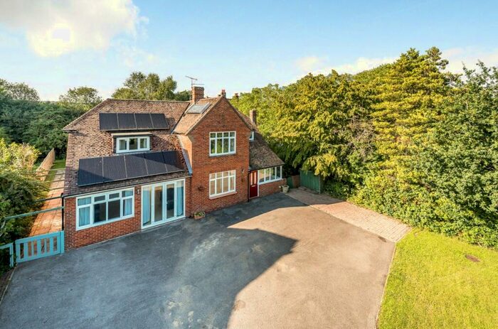 4 Bedroom Detached House To Rent In London Road, Holybourne, Hampshire, GU34