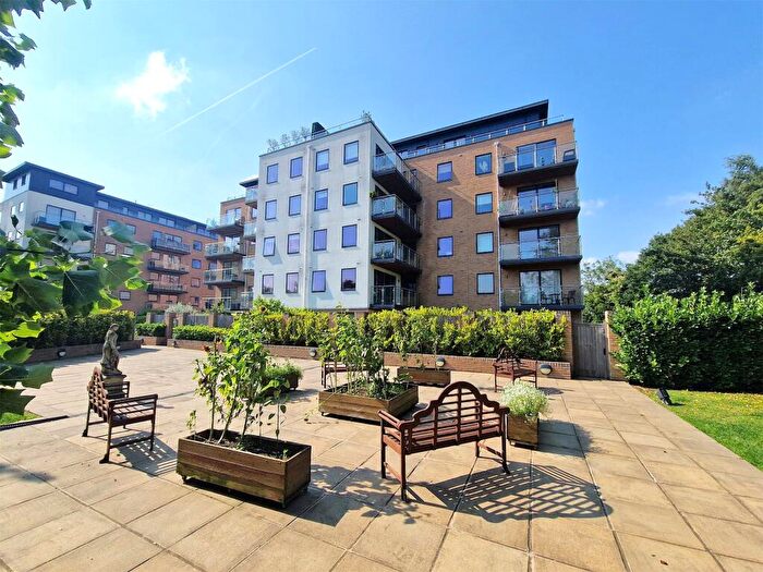 2 Bedroom Apartment To Rent In Dorchester Mansions, Old Bracknell Lane West, Bracknell, Berkshire, RG12