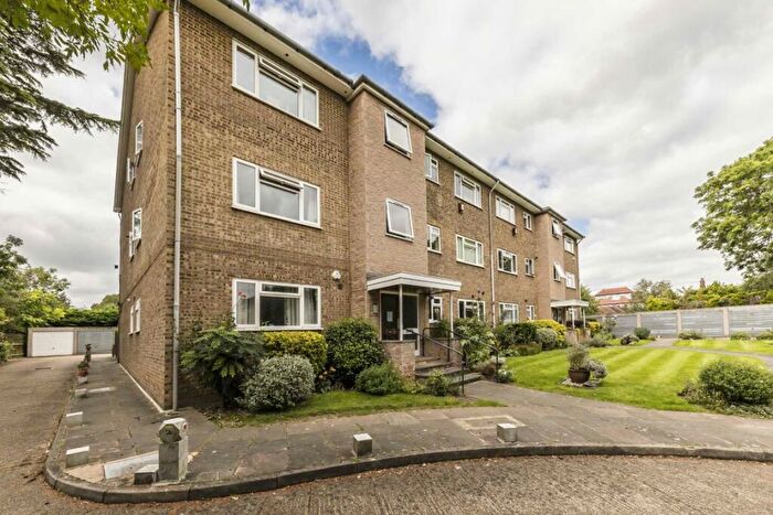 2 Bedroom Flat To Rent In Ash Tree Close, Surbiton, KT6