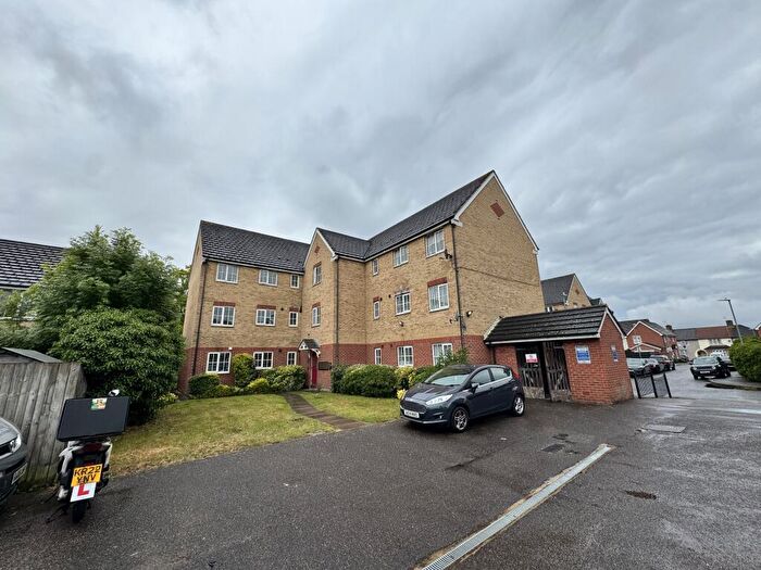 2 Bedroom Flat For Sale In Wagstaff Gardens, Dagenham, RM9
