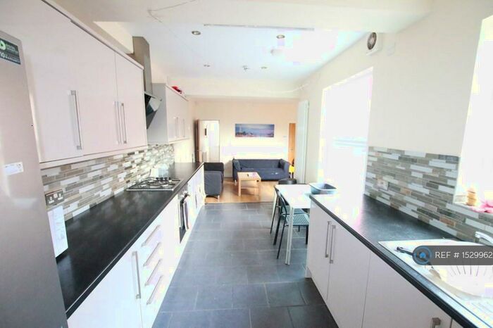 6 Bedroom Flat To Rent In Norris Road, Reading, RG6