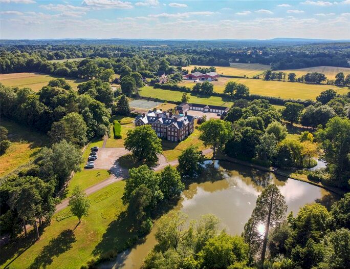 3 Bedroom Flat For Sale In Byfleets Lane, Warnham, RH12