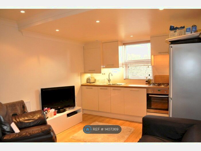 1 Bedroom Flat To Rent In High Road, London, N2