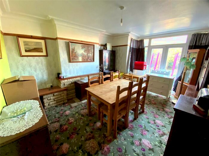 3 Bedroom Detached House For Sale In Daws Heath Road, Rayleigh, Essex, SS6