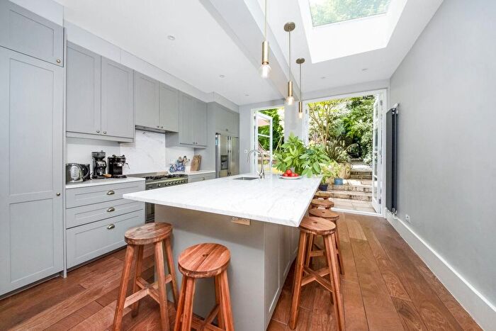 3 Bedroom Flat To Rent In Gipsy Hill, Crystal Palace, London, SE19