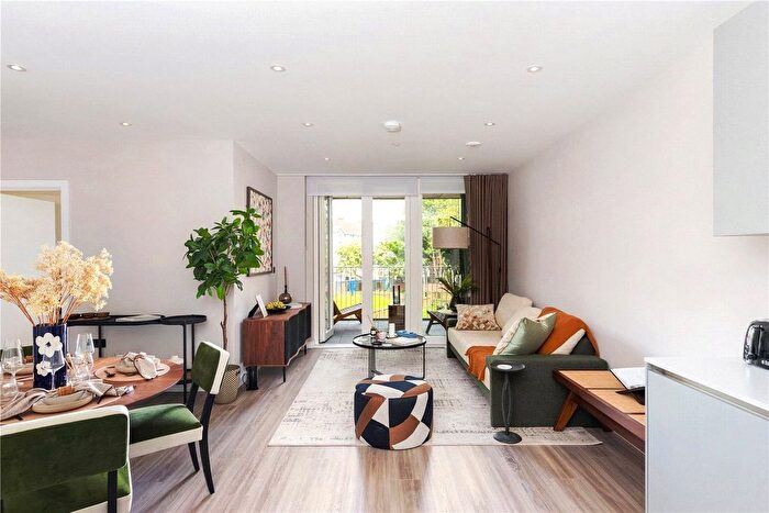 2 Bedroom Flat For Sale In Stamford Road, London, N15