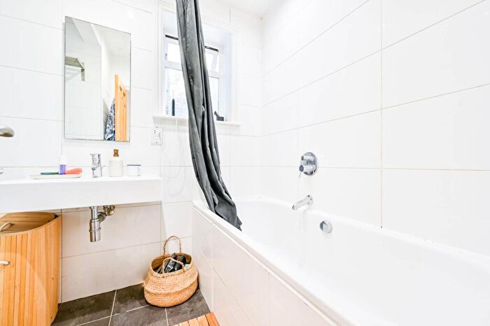 1 Bedroom Flat To Rent In Kidbrooke Park Road, Blackheath, London, SE3