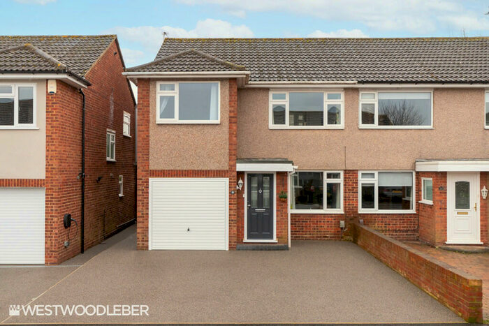 3 Bedroom Semi-Detached House To Rent In Ranworth Avenue, Hoddesdon, EN11