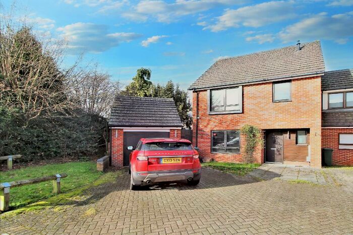 3 Bedroom House To Rent In Amorosa Close, Crawley, RH11