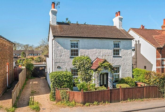 4 Bedroom Detached House For Sale In Worplesdon Road, Guildford, GU2