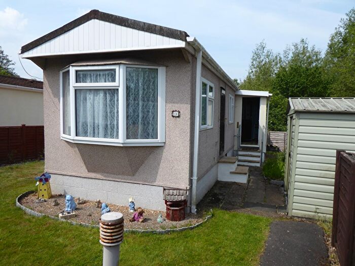 1 Bedroom Park Home For Sale In Dagley Farm Park, Shalford, Guildford, GU4