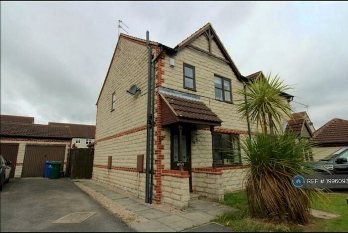 3 Bedroom Semi-Detached House To Rent In Berry Edge Close, Conisbrough, Doncaster, DN12