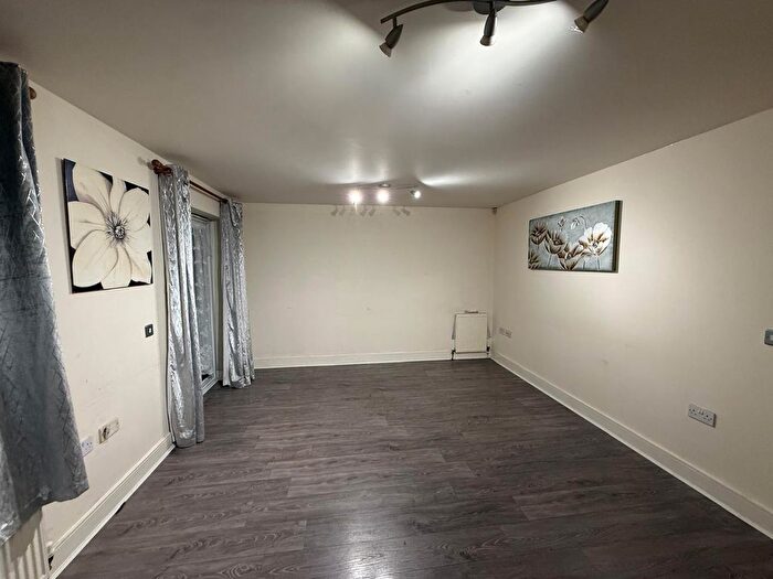 2 Bedroom Flat To Rent In Romside Place, Romford, RM7