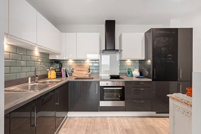 1 Bedroom Flat For Sale In Chandlers Avenue, London, SE10